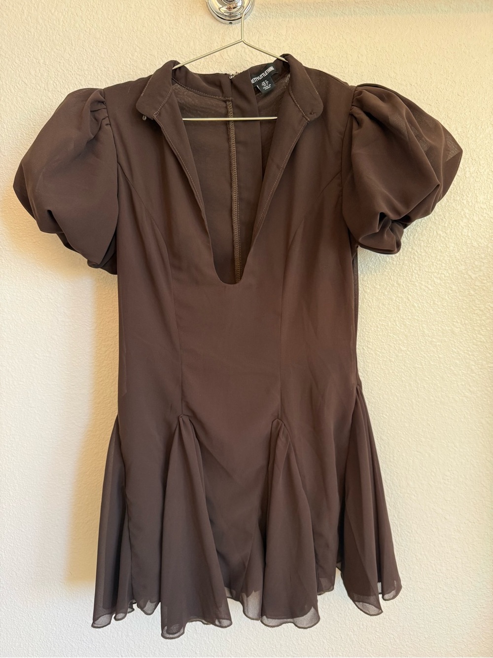 PrettyLittleThing Brown V-Neck Puff Sleeve Dress